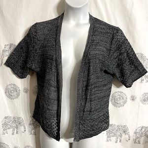 Women’s XL Signature by Robbie Bee gray knit short sleeve cardigan w silver thre
